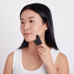 GUA SHA Z ČERNÉHO OBSIDIÁNU PLUM BEAUTY