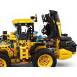 42209 Kolový nakladač Volvo L120 LEGO